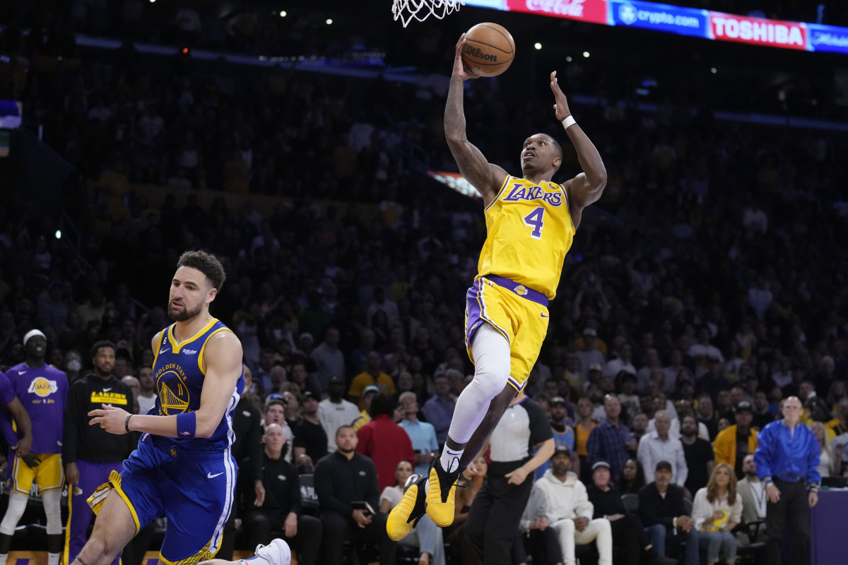 Lonnie Walker goes in for a lay-up against the Warriors.