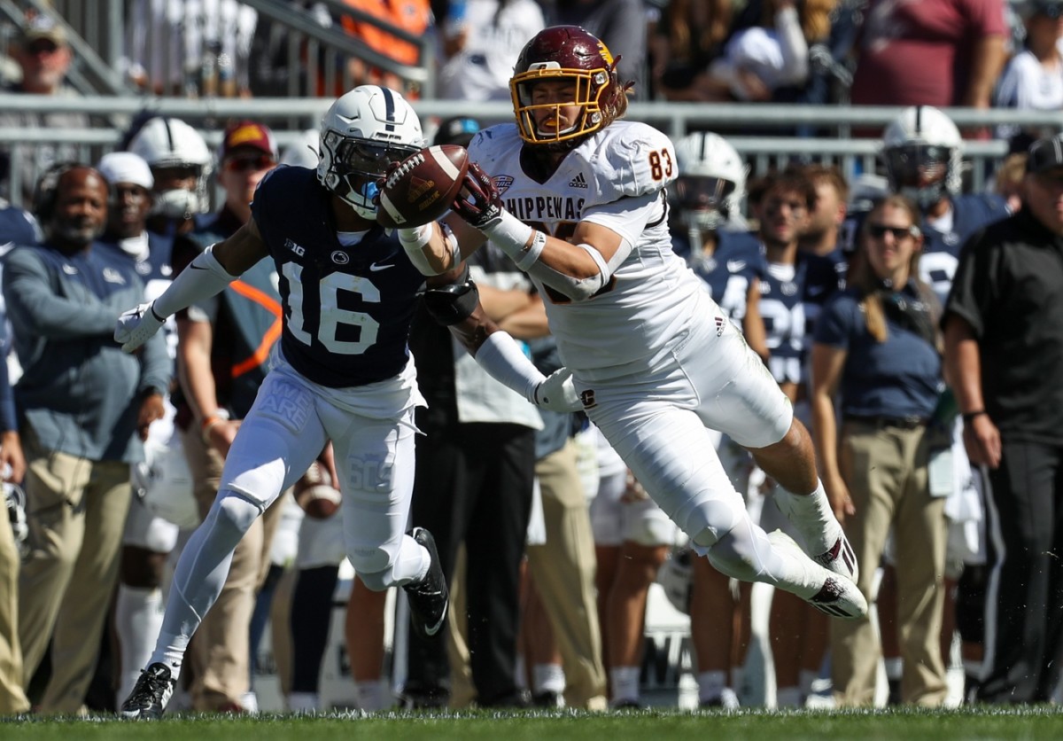 Central Michigan Chippewas tight end Joel Wilson (83) makes a catch against the Penn State Nittany Lions. Mandatory Credit: Matthew OHaren-USA TODAY