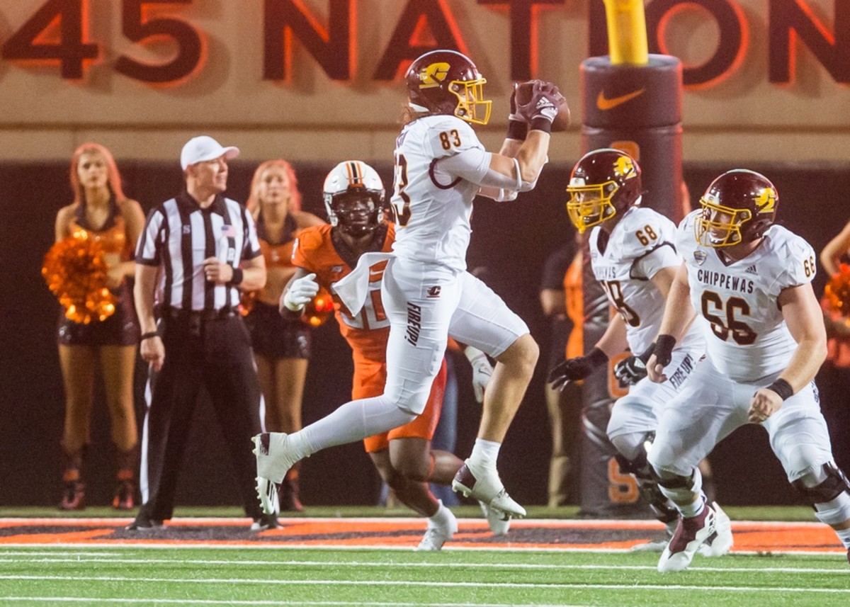 Central Michigan Chippewas tight end Joel Wilson (83) makes a catch against Oklahoma State Cowboys. Mandatory Credit: Brett Rojo-USA TODAY Sports