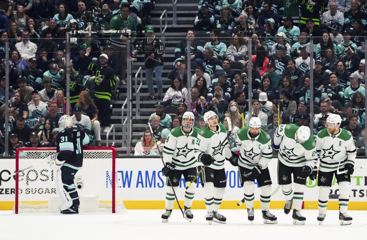 The Stars celebrate a goal by Jamie Benn against Seattle Kraken goaltender Philipp Grubauer.