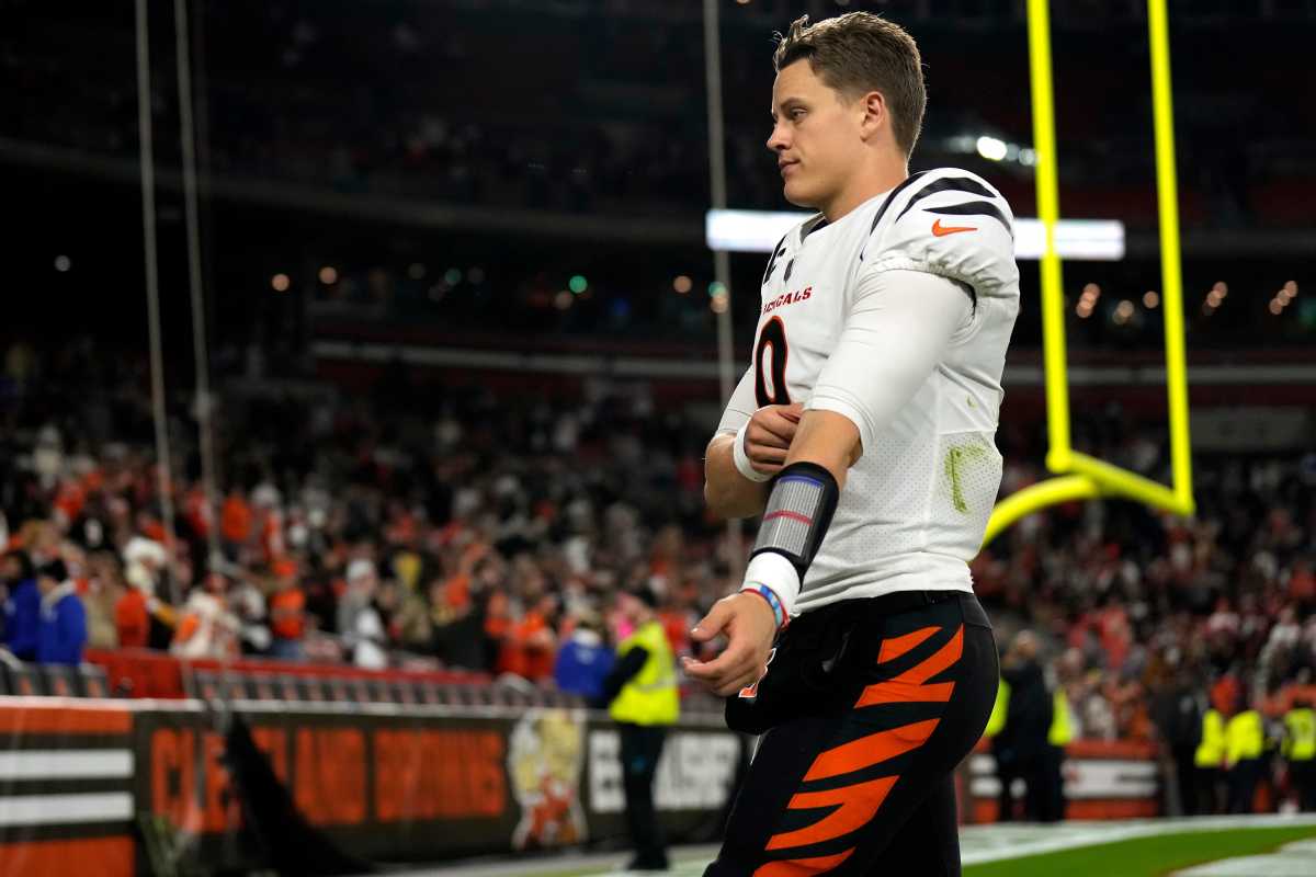 Cincinnati Bengals quarterback Joe Burrow (9) walks off the field at the conclusion of the fourth quarter following a loss to the Cleveland Browns during an NFL Week 8 game, Monday, Oct. 31, 2022, at FirstEnergy Stadium in Cleveland. Nfl Cincinnati Bengals At Cleveland Browns Oct 31 0039