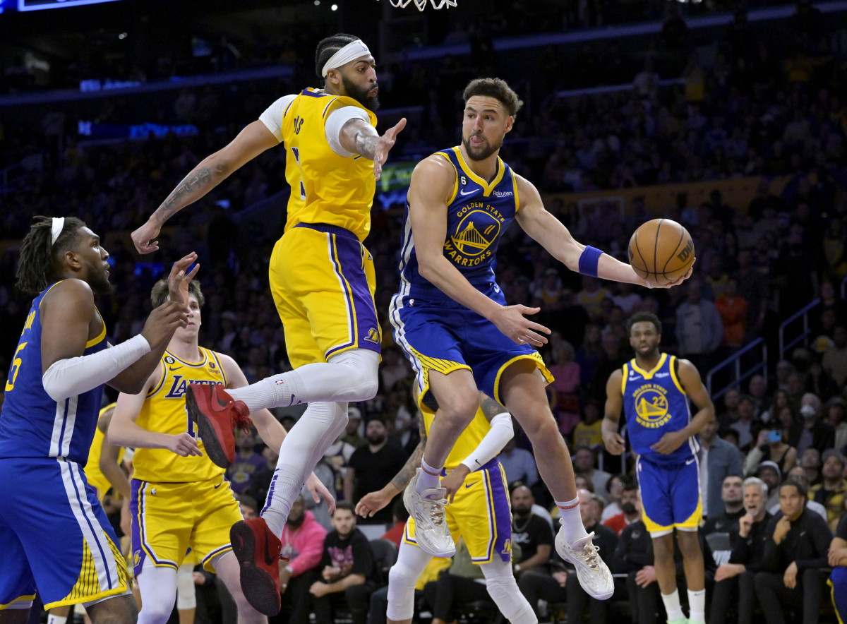 Lakers Injury Report: Anthony Davis Exits Warriors Game With