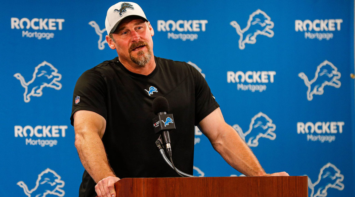 Dan Campbell speaks at a Lions podium