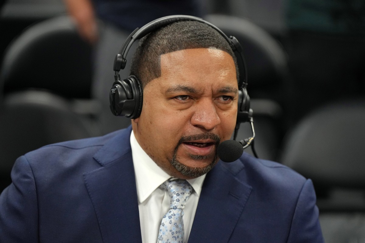 The Milwaukee Bucks will be interviewing former Golden State Warriors coach Mark Jackson