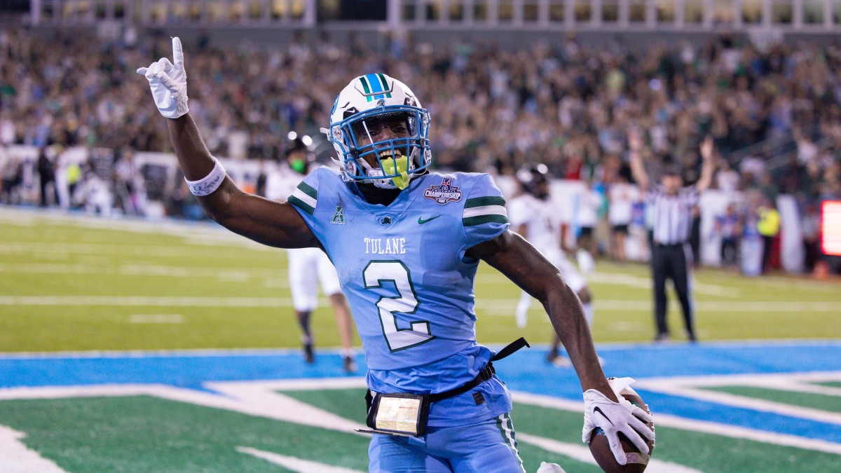 Packers rookie Duece Watts celebrates a touchdown while at Tulane in 2022. (USA Today Sports Images)