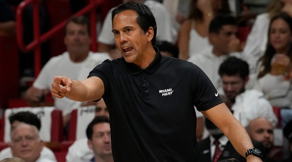 Erik Spoelstra directs a play from the Heat bench.