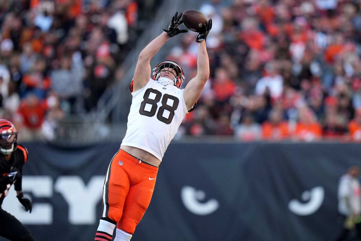Cleveland Browns tight end Harrison Bryant (88) catches a pass