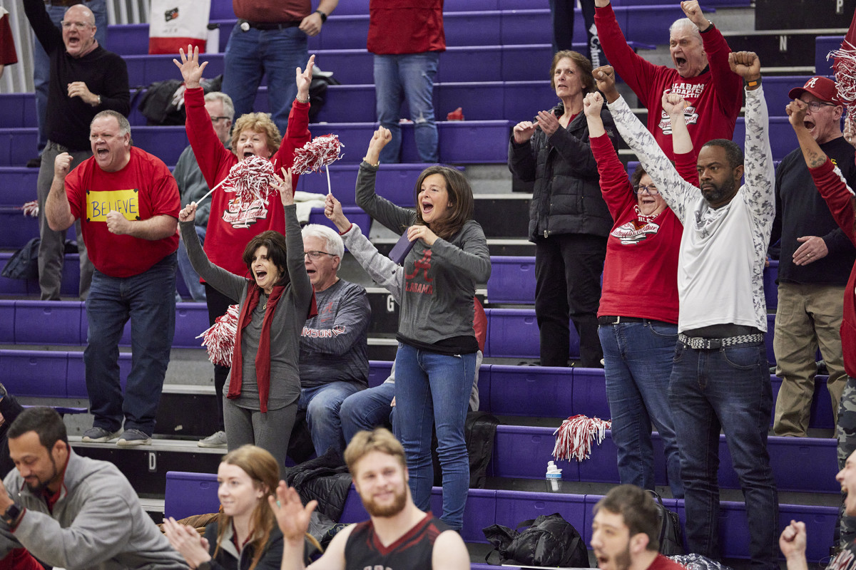 The Berry brothers’ aunt Simone (center, in gray “A” sweatshirt) cheered them on at the national championship game.