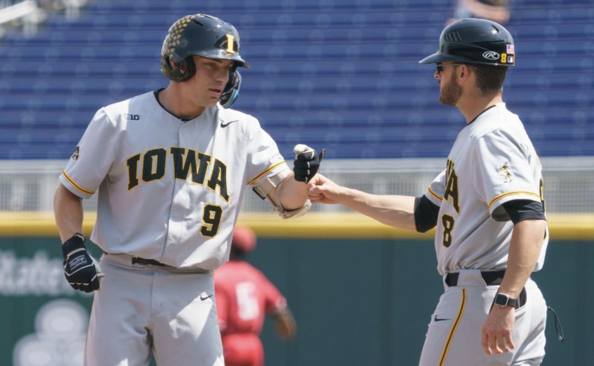 Hawkeyes Rally to Down Indiana - Sports Illustrated Iowa Hawkeyes News,  Analysis and More