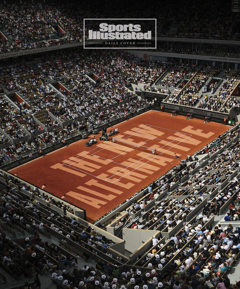 An overhead view of Court Philippe-Chatrier at Roland Garros.