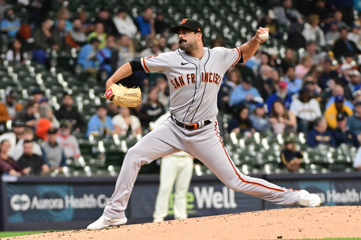 SF Giants pitcher Scott Alexander pitches against the Milwaukee Brewers in the first inning on May 25, 2023.