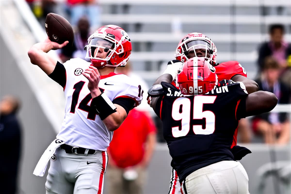 DT Shone Washington rushes the passer in Georgia's 2022 G-Day spring game.