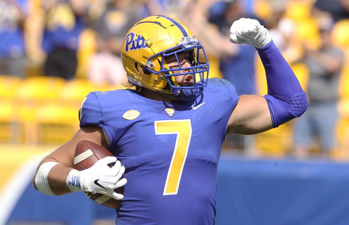 Pittsburgh Panthers tight end Lucas Krull (7) reacts after scoring a touchdown