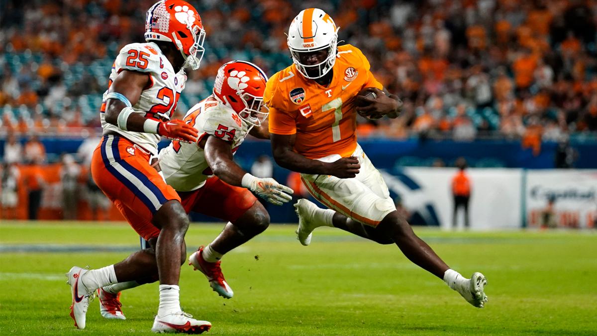 Tennessee Volunteers quarterback Joe Milton III runs against the Clemson Tigers