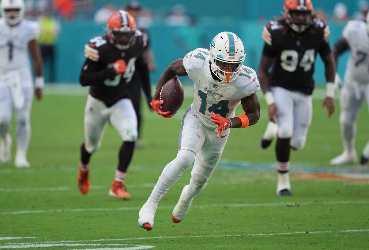 WR Trent Sherfield turns upfield
