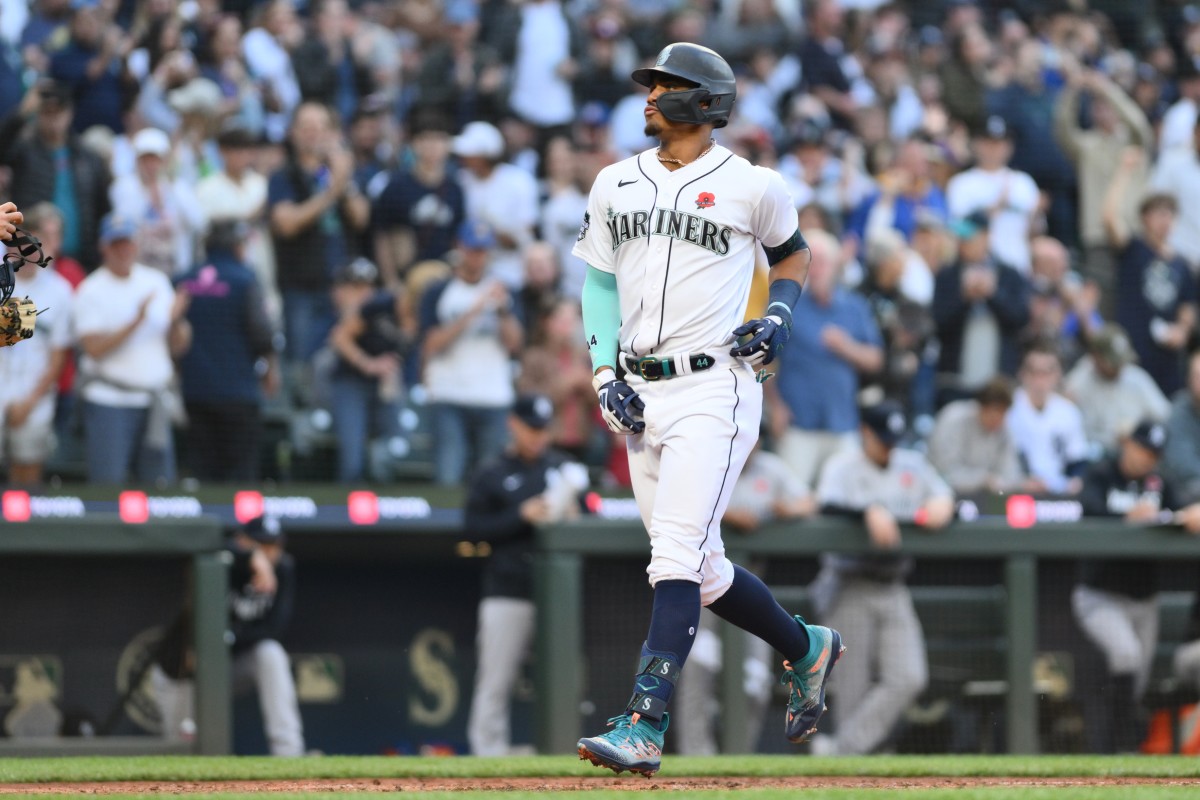 Seattle Mariners' Julio Rodriguez Wins Weekly Award Fastball