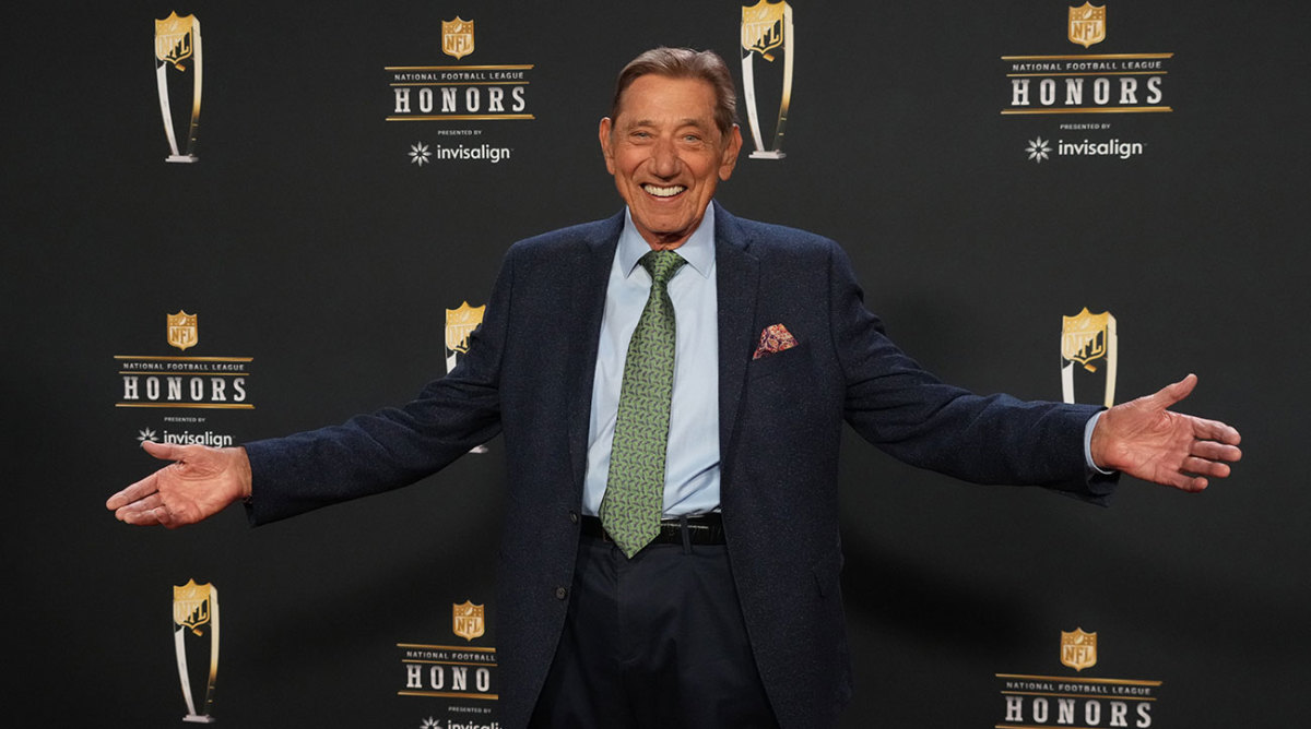 Joe Namath in a suit and tie at the NFL Honors