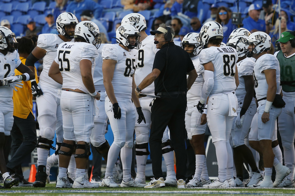 UCF Knights head coach Gus Malzahn talks with his players in a huddle