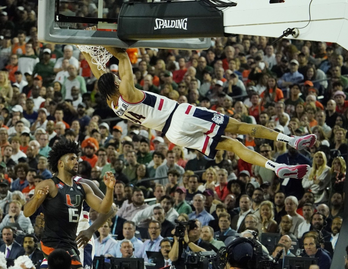 Connecticut Huskies guard Andre Jackson Jr. dunks