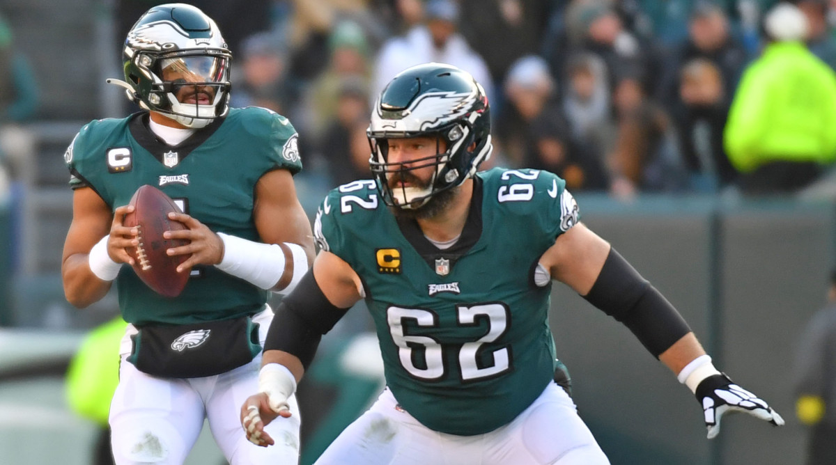 Philadelphia Eagles center Jason Kelce (62) blocks for quarterback Jalen Hurts
