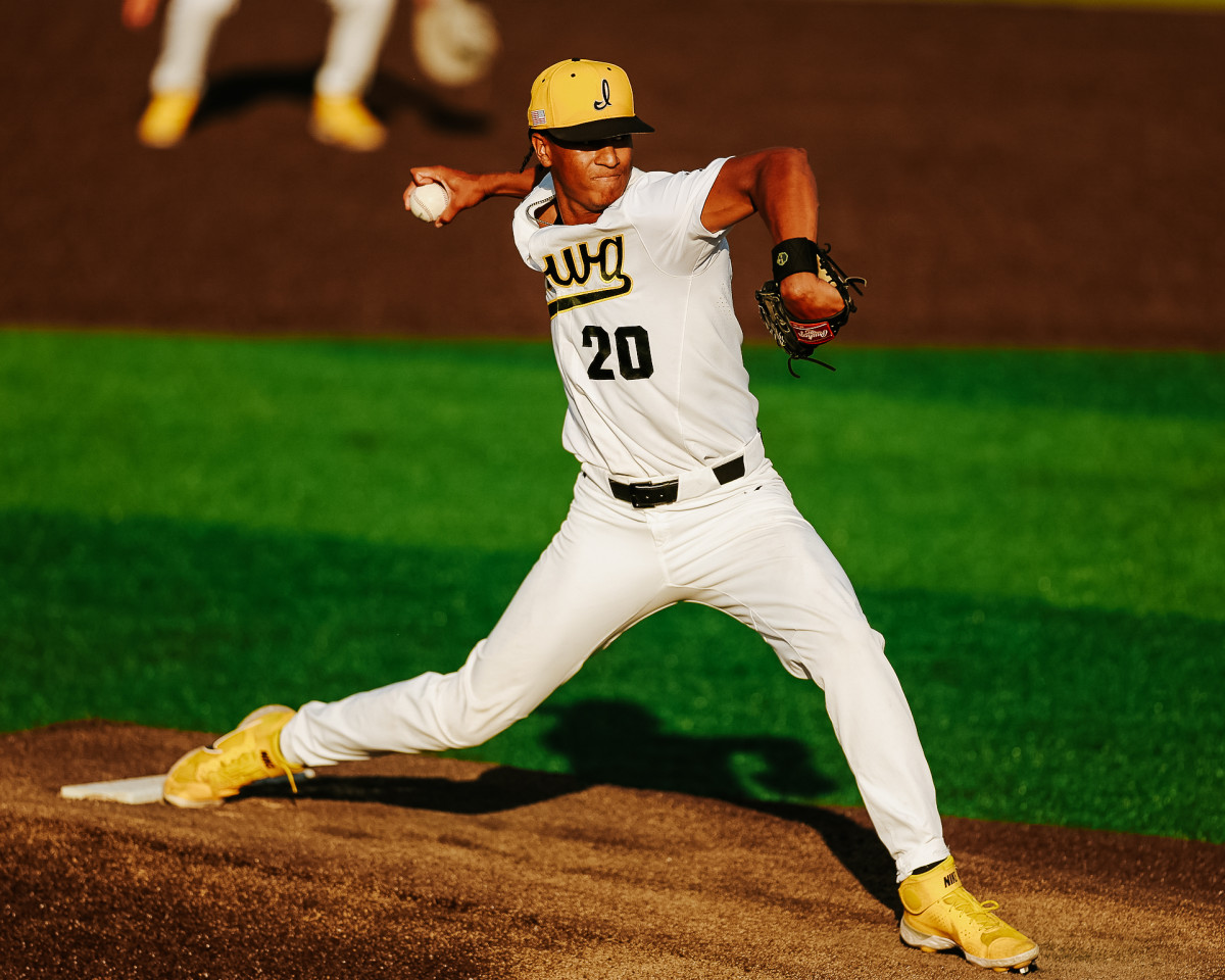 Iowa Baseball Wins Regional Opener Sports Illustrated Iowa Hawkeyes