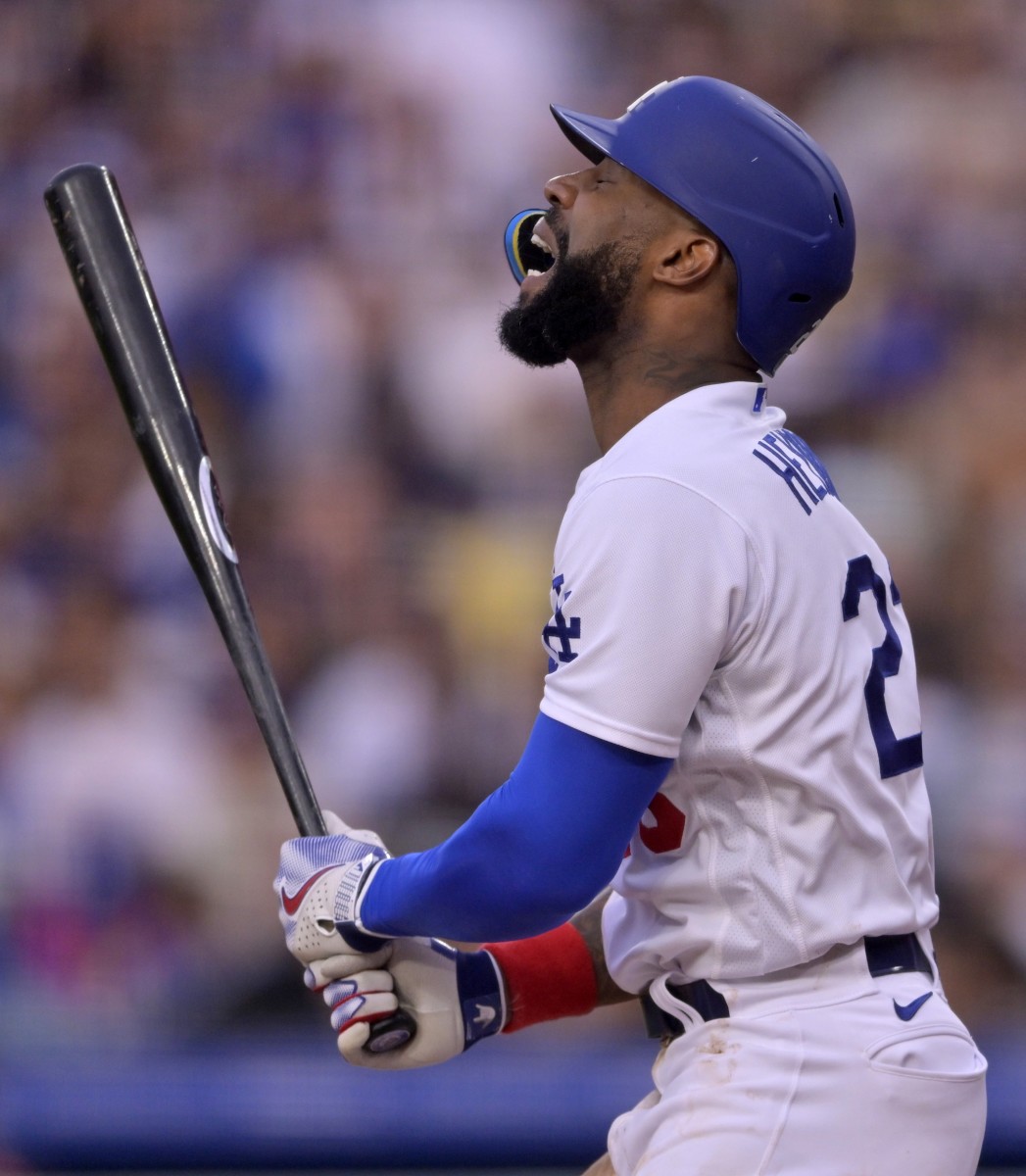 Dodgers News: Watch Jason Heyward Snap His Bat in Half After Popping Out  Against the Yankees - Inside the Dodgers