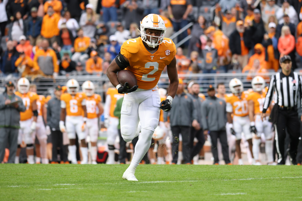 Tennessee RB Jabari Small carrying the ball against Missouri in Knoxville, Tennessee, on November 12, 2022. (Photo by Randy Sartin of USA Today Sports)