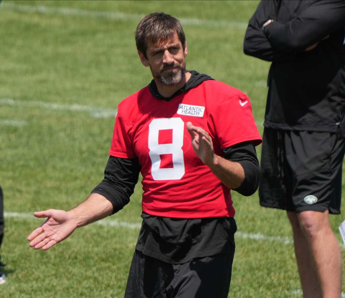 QB Aaron Rodgers claps at Jets' OTAs on May 31