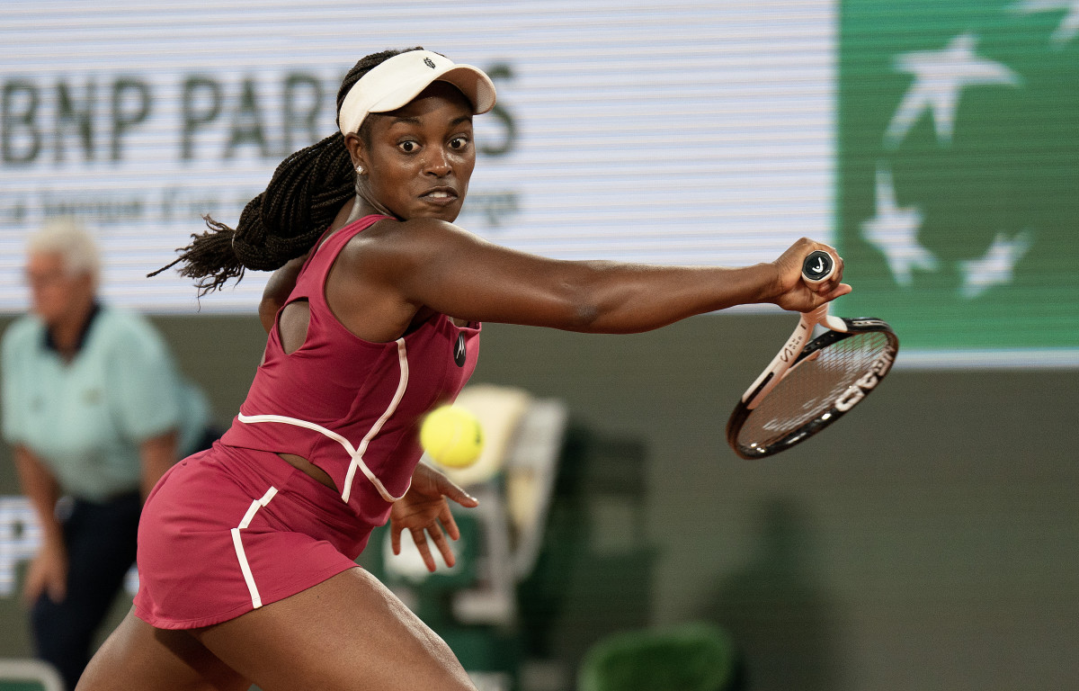 Sloane Stephens returns a shot during her match