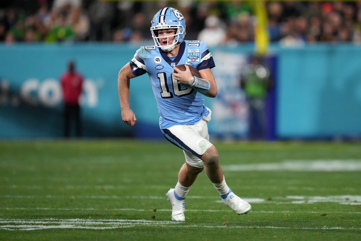Dec 28, 2022; San Diego, CA, USA; North Carolina Tar Heels quarterback Drake Maye (10) carries the ball against the Oregon Ducks during the first half of the 2022 Holiday Bowl at Petco Park. Mandatory Credit: Kirby Lee-USA TODAY Sports