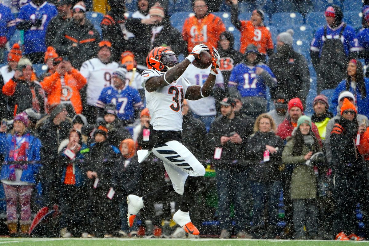 Michael Thomas catches the ball on a snowy field