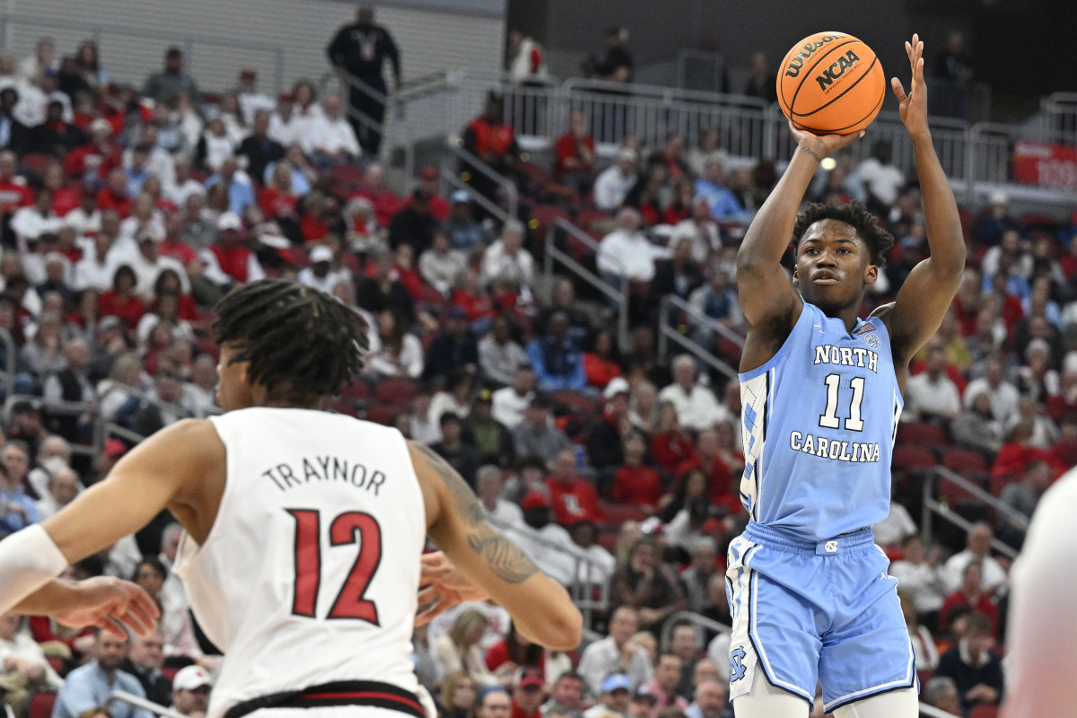 North Carolina guard D'Marco Dunn is transferring to Penn State for the 2023-24 basketball season.