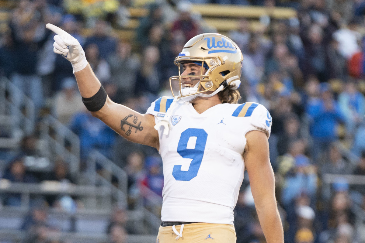 Putting up the best numbers of his college career in one season at UCLA, Jake Bobo compensates for athletic flaws with savvy route running and a high football IQ to find holes in the defense.