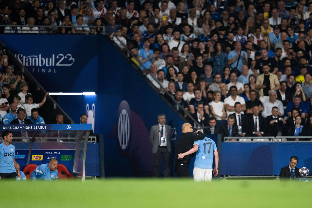 Manchester City manager Pep Guardiola pictured hugging Kevin De Bruyne (no.17) after the midfielder was forced off with an injury during the 2023 UEFA Champions League final against Inter Milan