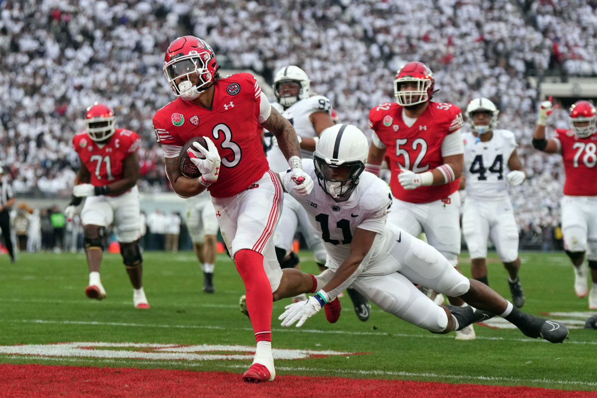 Jan 2, 2023; Pasadena, California, USA; Utah Utes running back Ja'Quinden Jackson (3) scores a touchdown against the Penn State Nittany Lions in the second quarter of the 109th Rose Bowl game at the Rose Bowl. Mandatory Credit: Kirby Lee-USA TODAY Sports