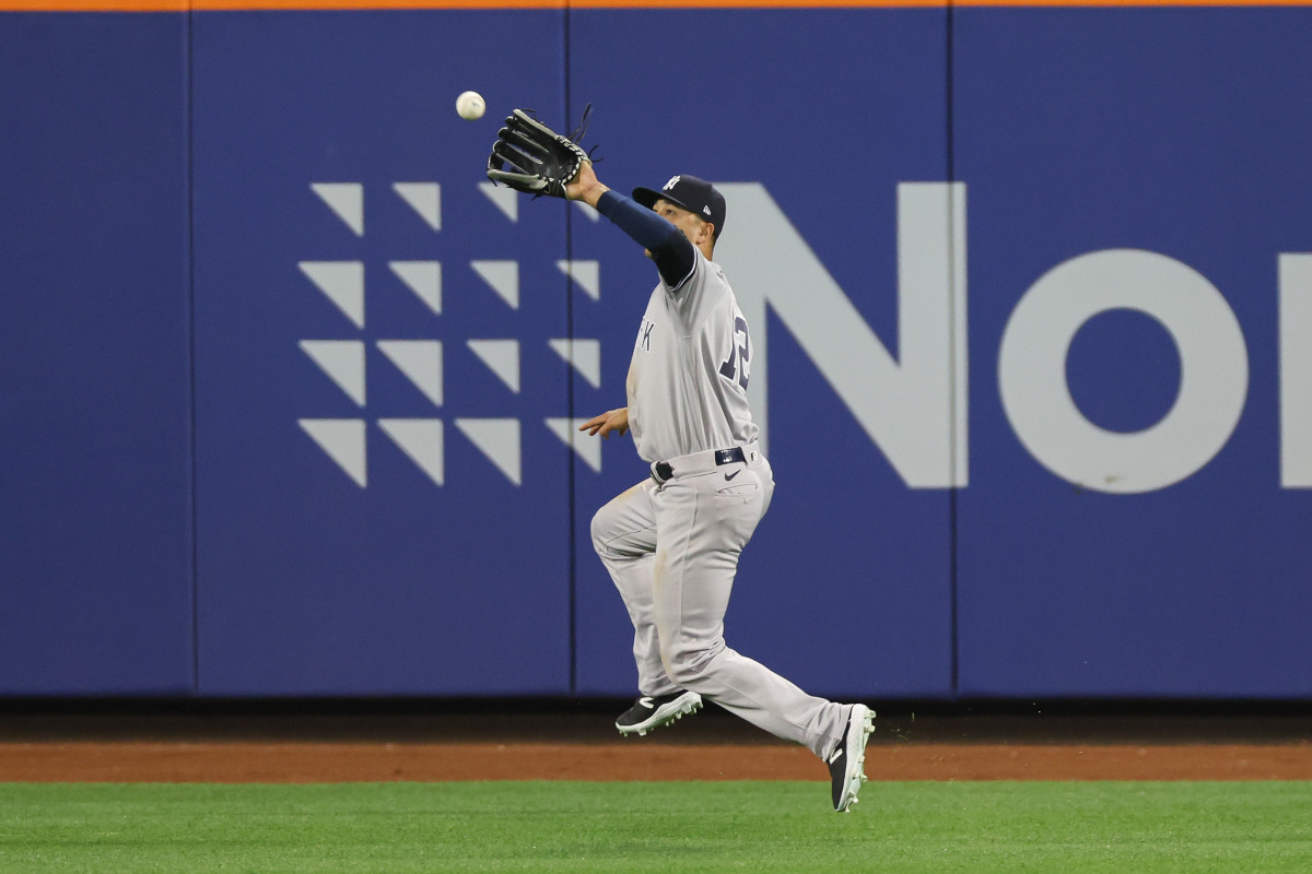 WATCH New York Yankees Isiah Kiner-Falefa Steals Home Against New York Mets
