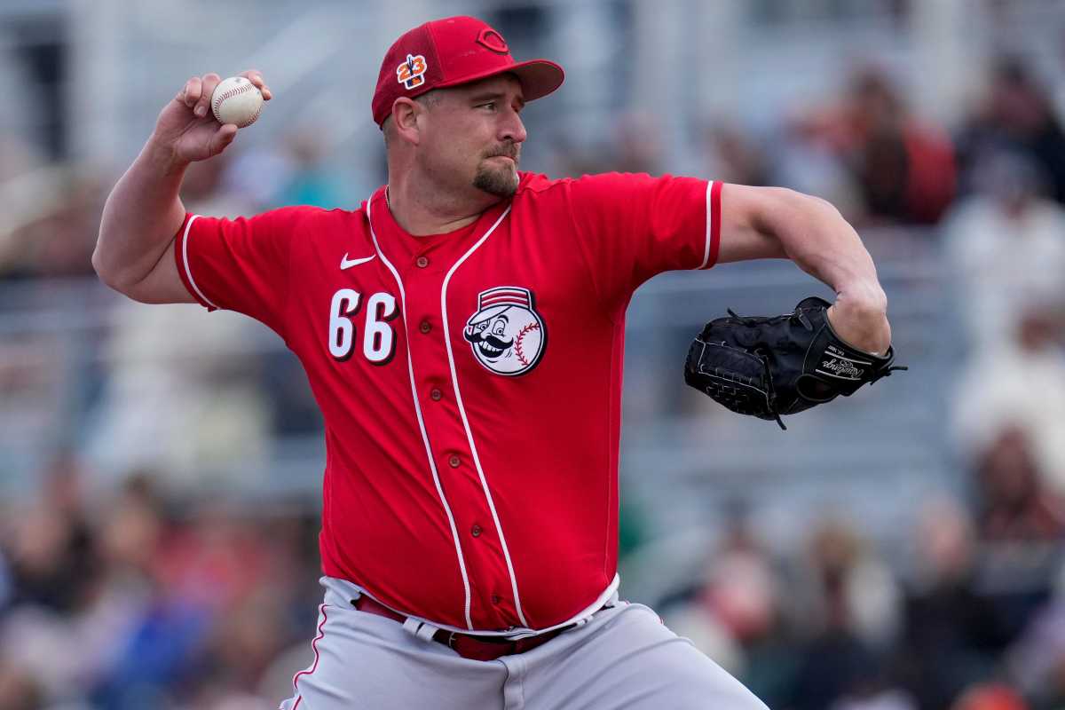Houston Astros Complete Trade With Cincinnati Reds for Relief Pitcher