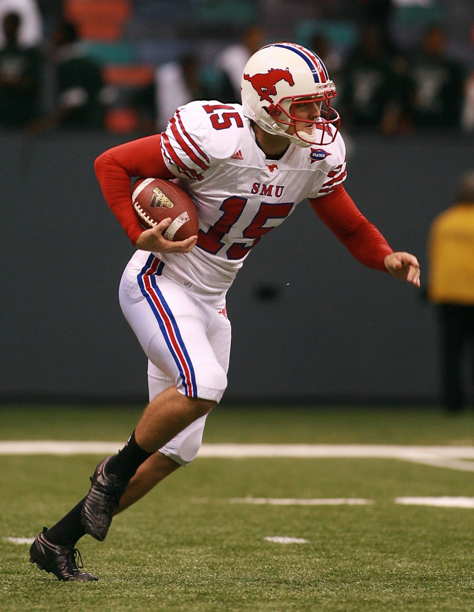 Thomas Morstead pulls off a successful fake punt for SMU in 2008