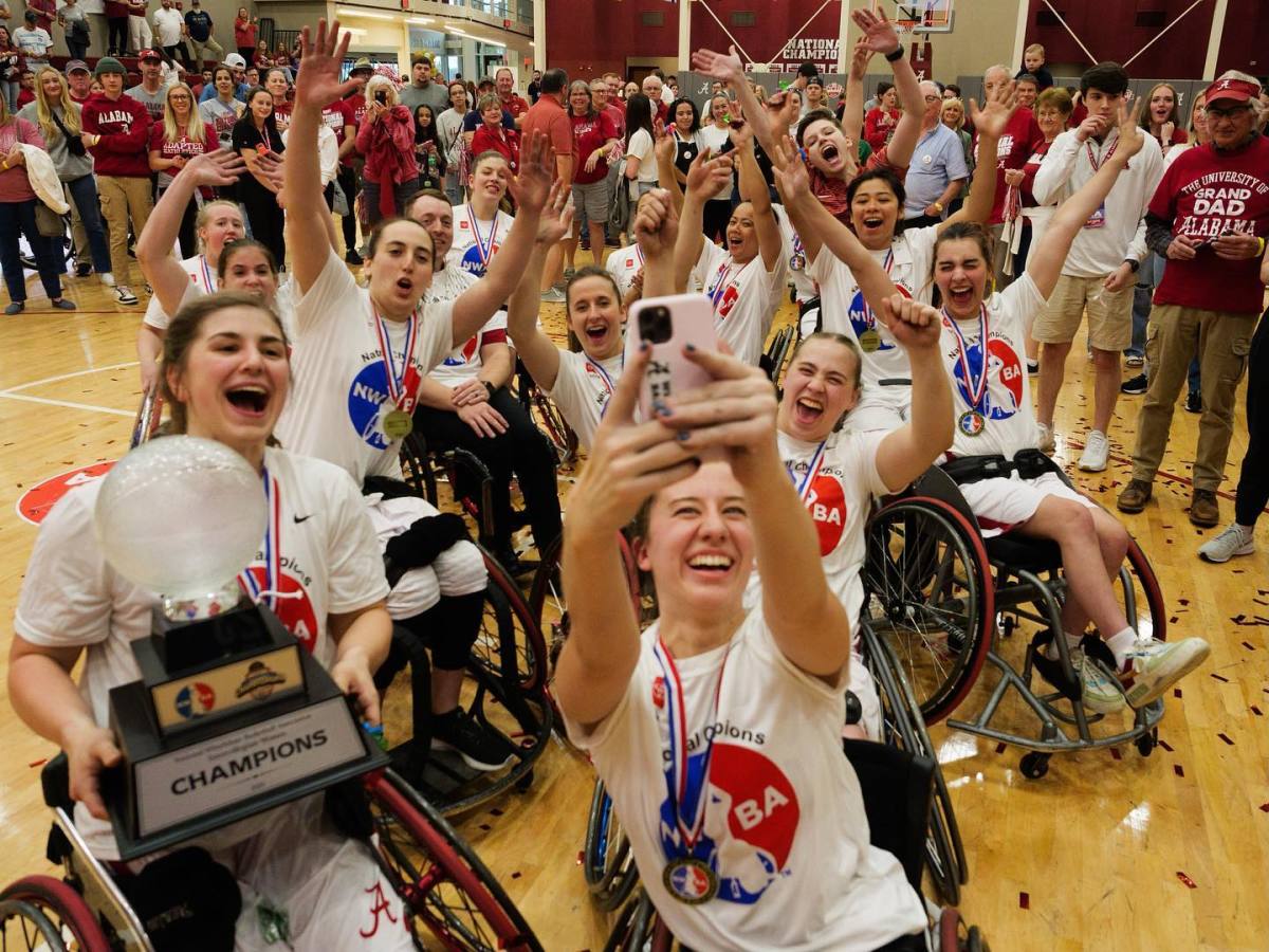 Bailey Moody and Alabama women's wheelchair basketball team