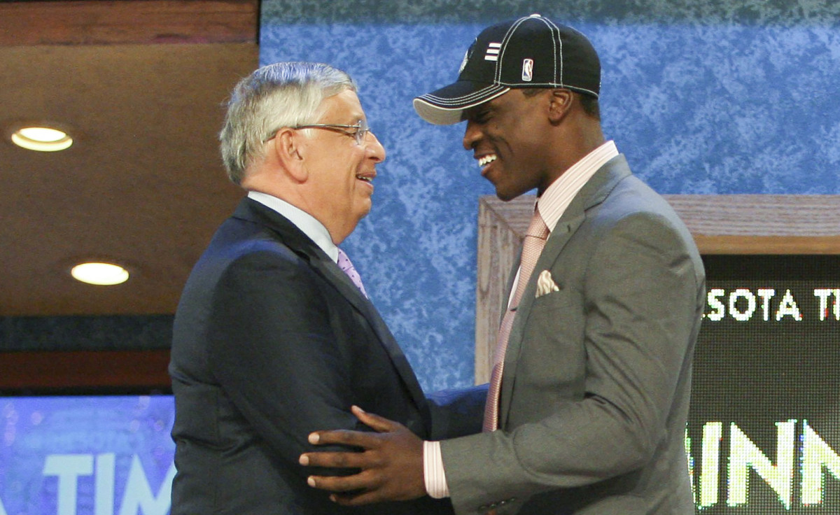 Flynn (with Stern) averaged 13.5 ppg as a rookie before a hip injury derailed his career.