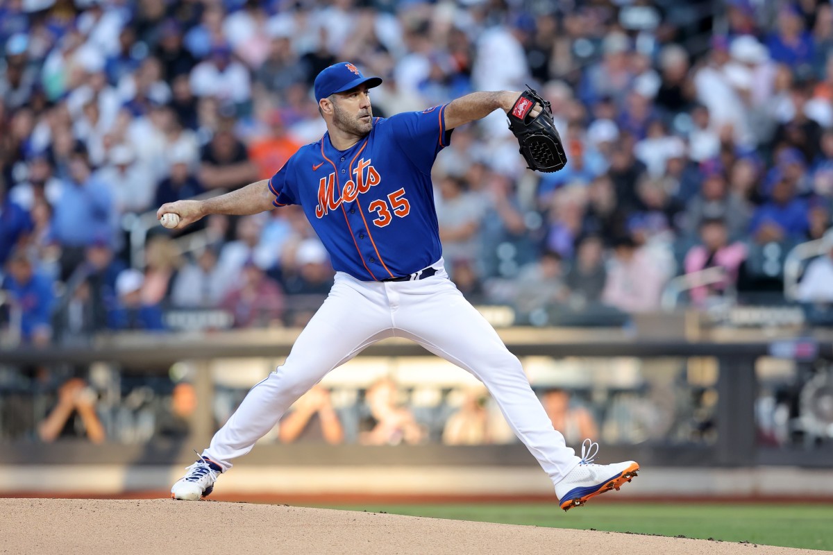 New York Mets starting pitcher Justin Verlander pitches against the New York Yankees