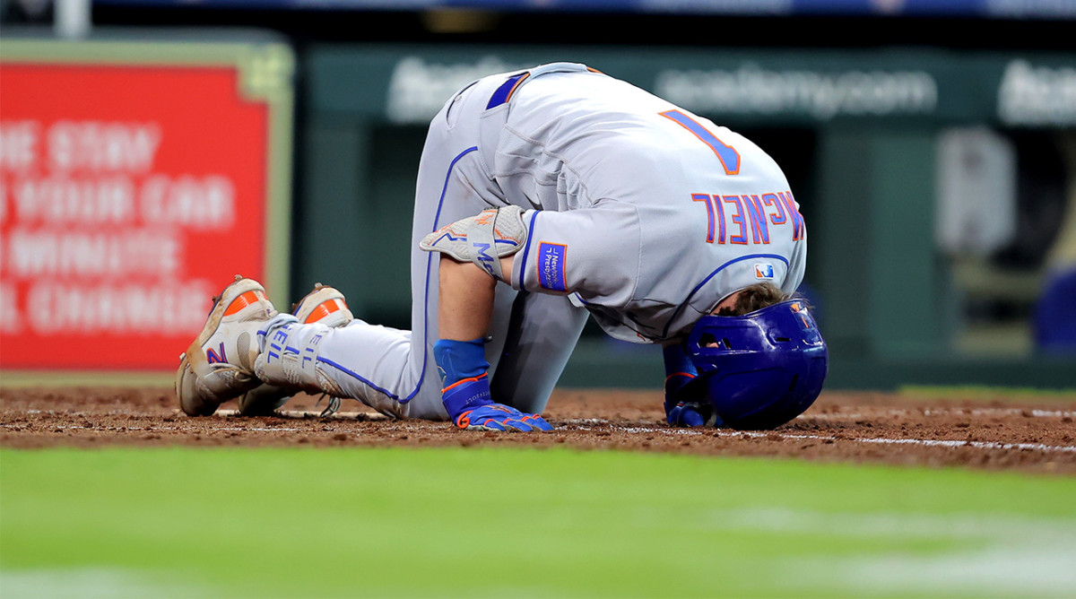 Mets’ Jeff McNeil agonizes in pain after fouling a ball off his foot vs. the Astros.