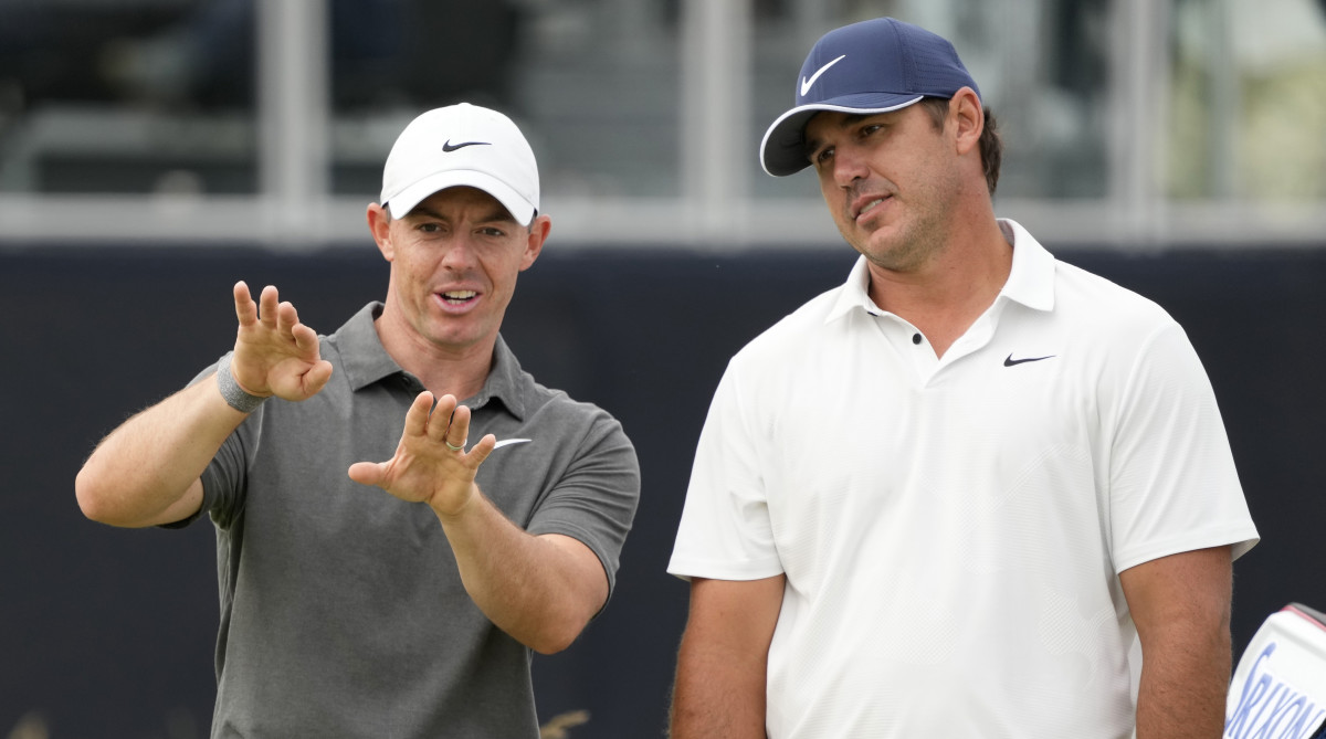 Rory McIlroy and Brooks Koepka talk during the 2023 U.S. Open