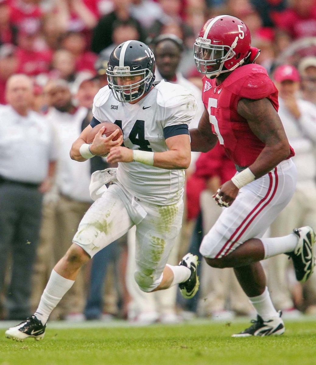 Army takes on Alabama and gets a running play down.