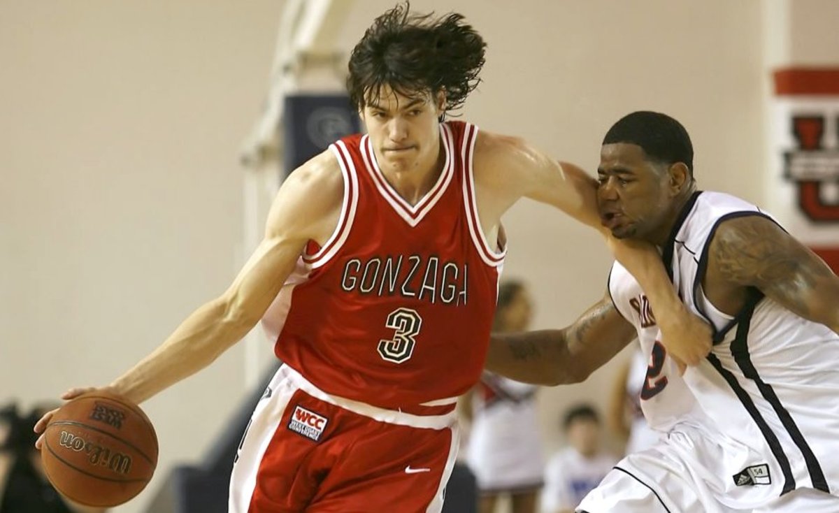 Should Gonzaga bring back the red uniforms? Gonzaga Nation