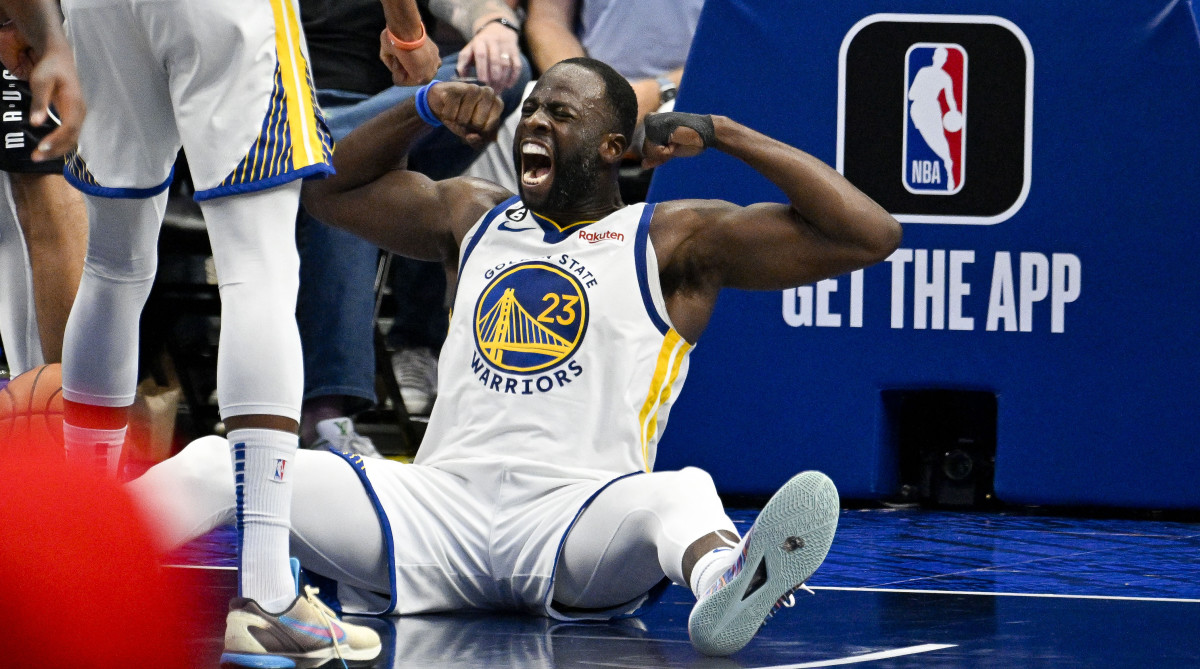 Warriors forward Draymond Green flexes vs. the Mavericks.