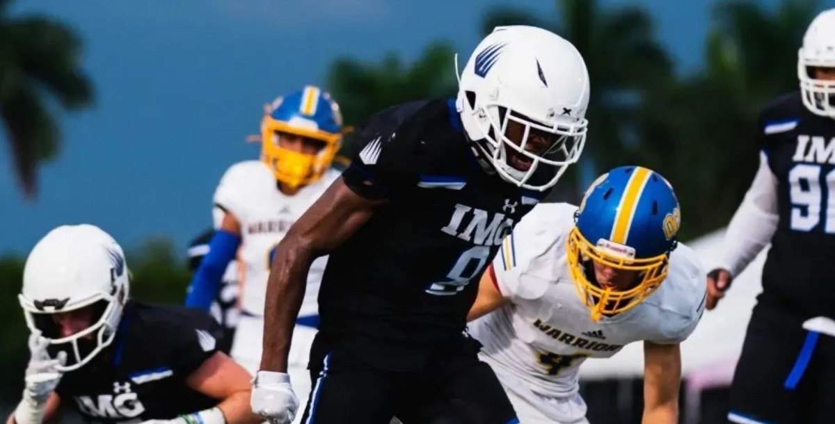 Isreal Solomon makes tackle for IMG Academy