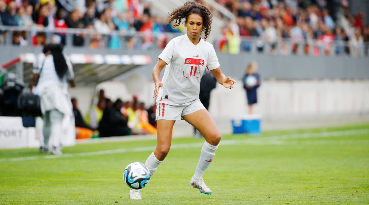 Coumba Sow of the Switzerland women's national team dribbles the ball.