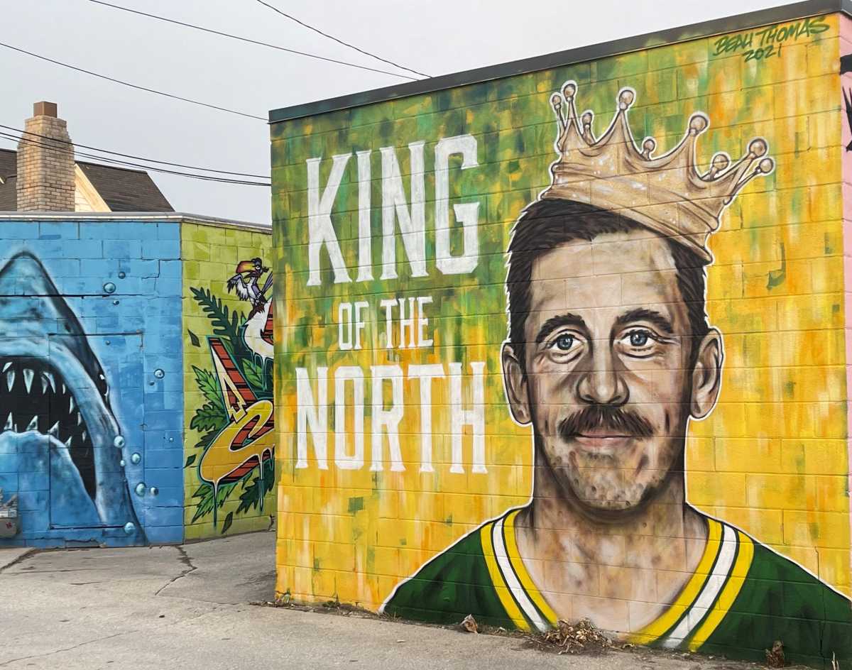 An Aaron Rodgers mural that says King of the North