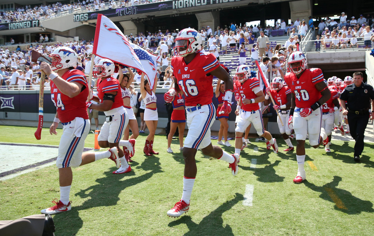 Sep 16, 2017; Fort Worth, TX, USA; Southern Methodist Mustangs wide receiver Courtland Sutton (16) runs out with his team before the game against the TCU Horned Frogs at Amon G. Carter Stadium. Mandatory Credit: Kevin Jairaj-USA TODAY Sports